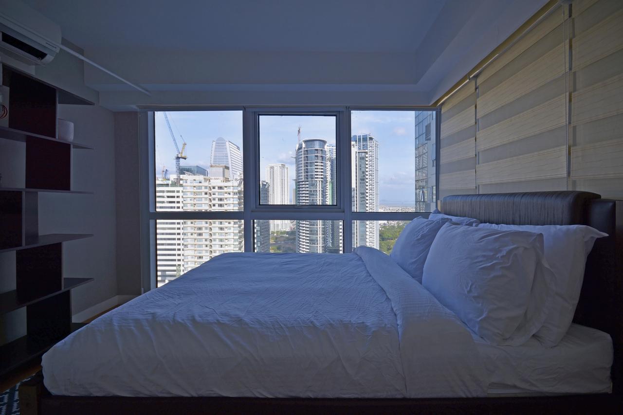Victoria Soho Suites Манила Екстериор снимка