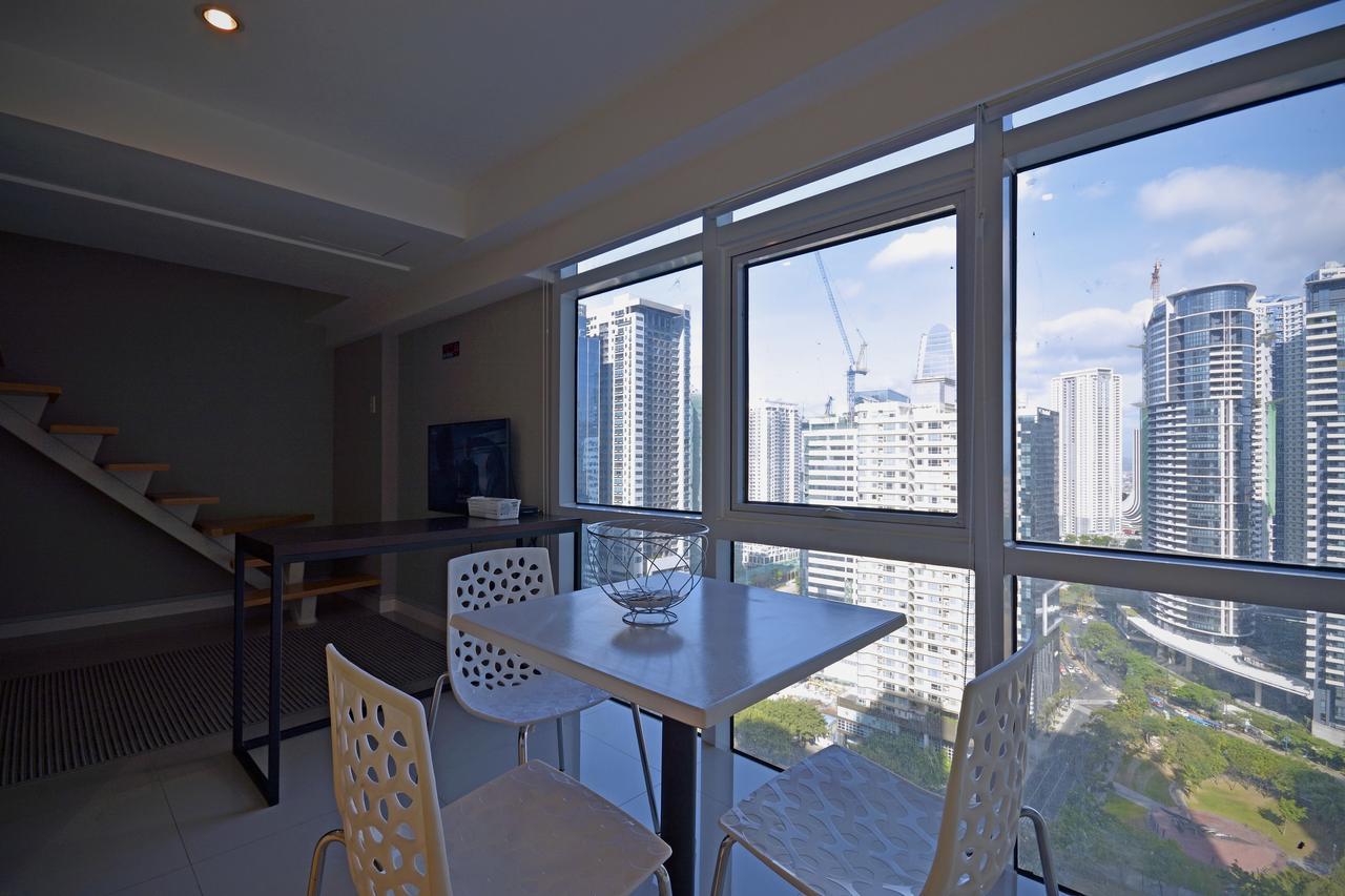 Victoria Soho Suites Манила Екстериор снимка