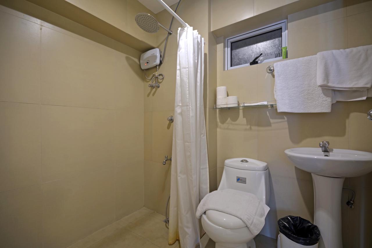 Victoria Soho Suites Манила Екстериор снимка