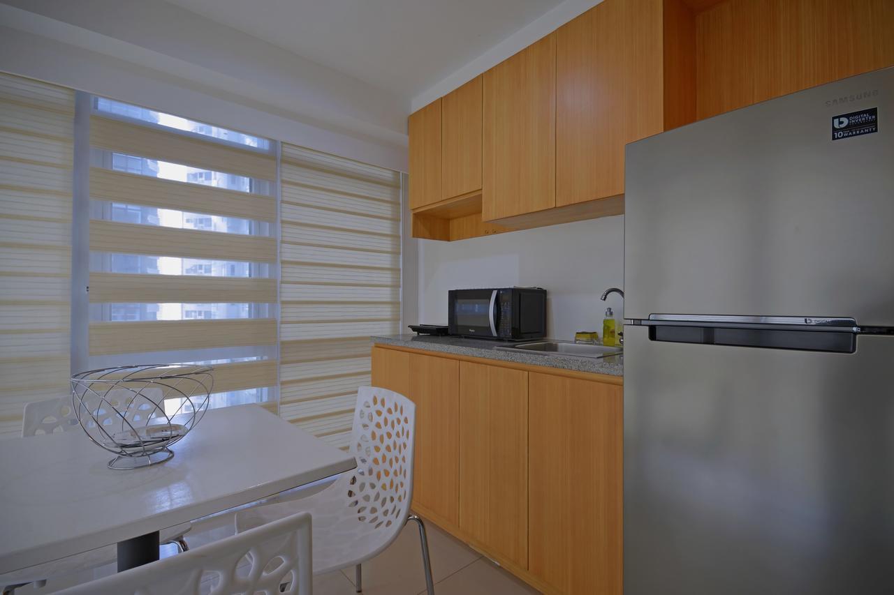 Victoria Soho Suites Манила Екстериор снимка