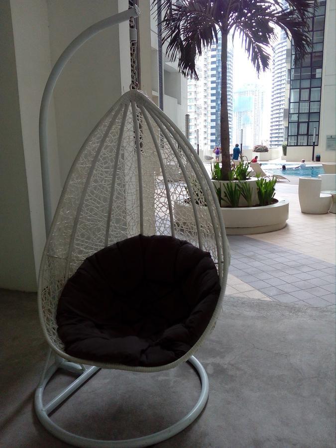 Victoria Soho Suites Манила Екстериор снимка